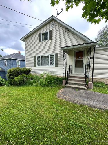 11 Barton St, Presque-Isle, ME 04769 exterior