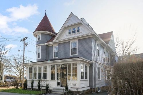 525 Spring St, Newport, RI 02840 exterior