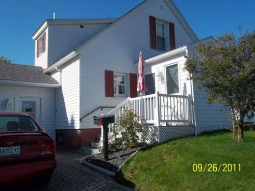 180 Pleasant Ave, Madawaska, ME 04756 exterior