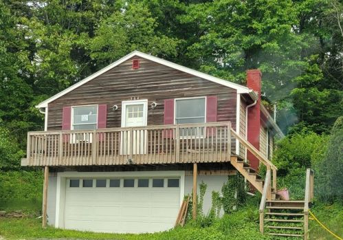 564 County Trl, Exeter, RI 02822 exterior