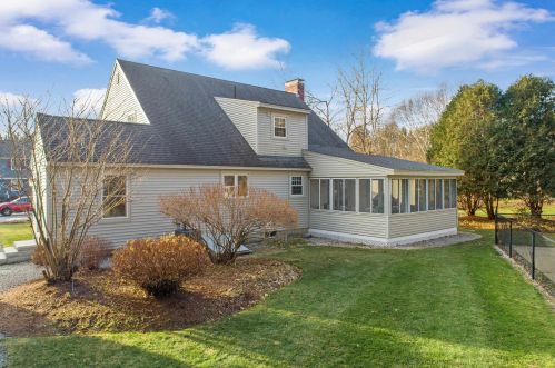 41 Heather Ln, Concord, NH 03301 exterior