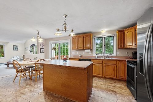 11 Wachusett Cir, Shrewsbury, MA 01545 exterior