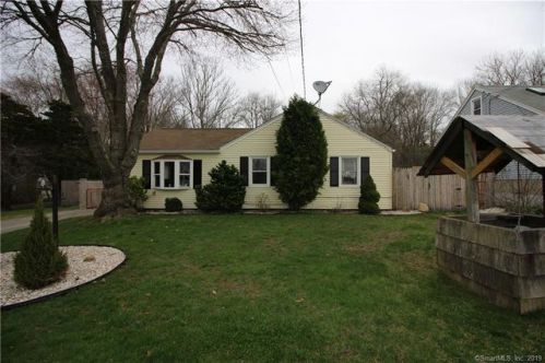 15 Stone Ranch Rd, East Lyme, CT 06333 exterior