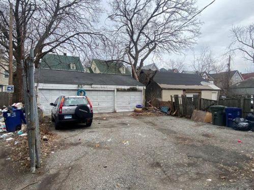 922 Hancock Ave, Bridgeport, CT 06605 exterior