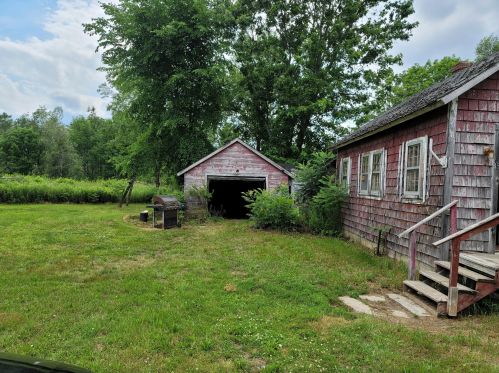 35 Old Norridgewock Rd, Fairfield, ME 04937 exterior