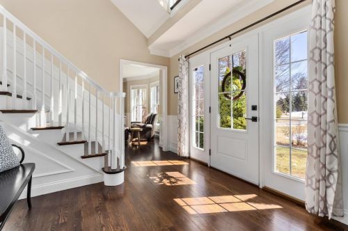 8 Chisholm Farm Dr, Stratham, NH 03885 exterior