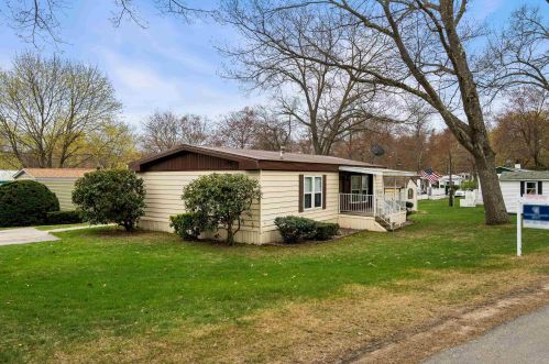 1 Kristopher Dr, Hampstead, NH 03841 exterior