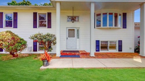 122 Simmonsville Ave, Johnston, RI 02919 exterior