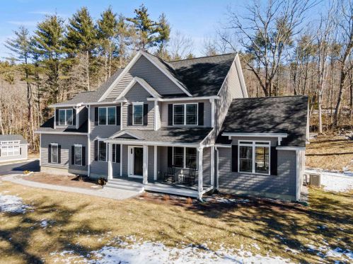 326 Montelona Rd, Goffstown, NH 03045 exterior