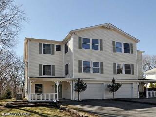 70 Oxford St, Cranston, RI 02920 exterior