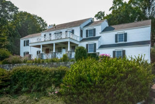 696 Lake Ave, Greenwich, CT 06830 exterior