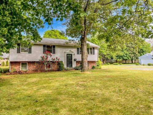 30 Lewis Rd, Yarmouth, MA 02673 exterior