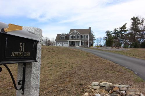 51 Jenkins Farm Rd, Chester, NH exterior