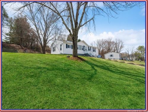 7 Arrowhead Dr, Gales Ferry, CT 06339 exterior