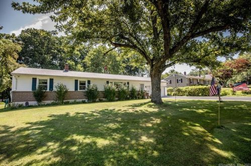 32 Trumbull Dr, Wallingford, CT 06492 exterior