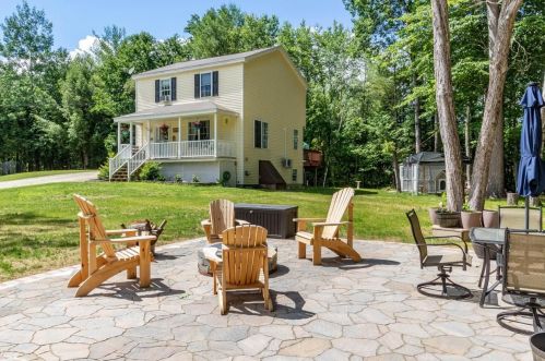14 New London Dr, Webster, NH 03303 exterior