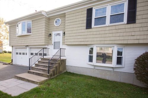 13 Jean Ter, Middletown, RI 02842 exterior