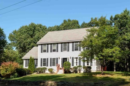 22 Doe Run Ln, Stratham, NH 03885 exterior