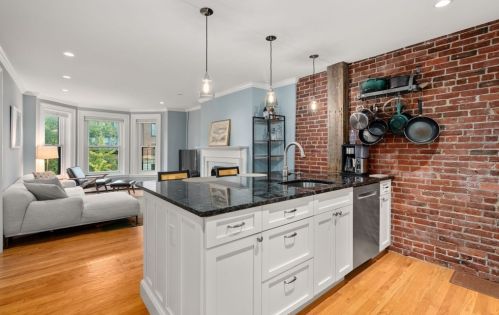 338 Marlborough St, Roxbury-Xing, MA 02115 exterior