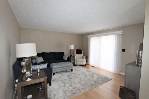 9 Winding Pond Rd, Londonderry, NH 03053 exterior