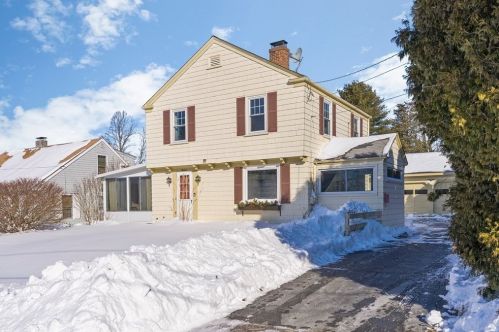 16 Reed St, Tiverton, RI 02878 exterior