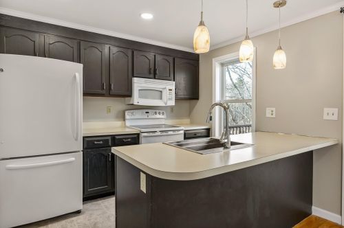 411 Ledgeview Dr, Rochester, NH 03839 exterior