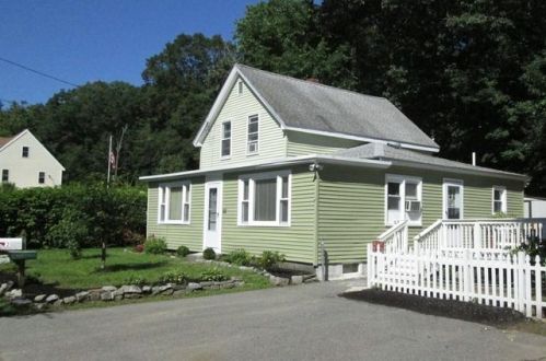 22 Beacon St, Graniteville, MA 01886 exterior