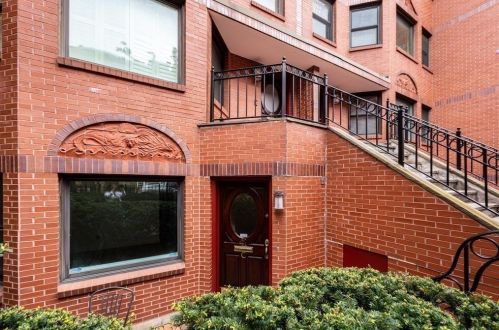 41 Symphony Rd, Roxbury Xing, MA 02115 exterior