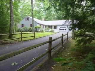 33 Old Mill Rd, Candia, NH 03034 exterior