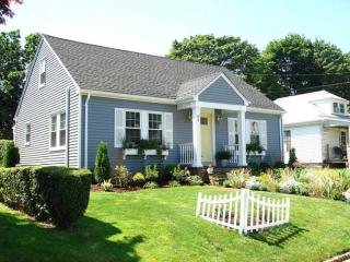 92 Narragansett Ave, South-Kingstown, RI 02882 exterior