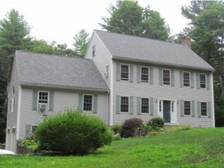 81 Lyford Ln, Kensington, NH 03833 exterior