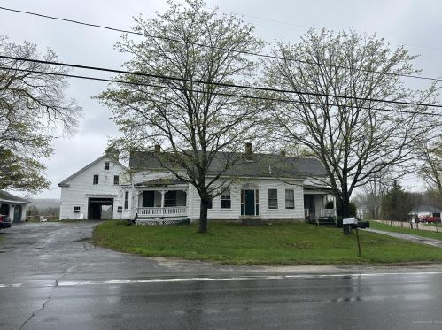 396 Gray Rd, Falmouth, ME 04105 exterior