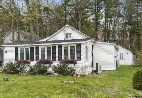 10 Dennison Ave, Salem, NH 03079 exterior