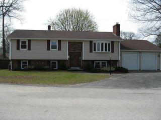 38 Fisher St, Woonsocket, RI 02895 exterior