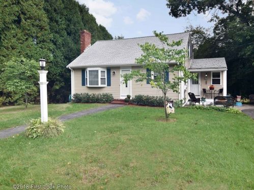 132 Duffy Dr, Taunton, MA 02780 exterior