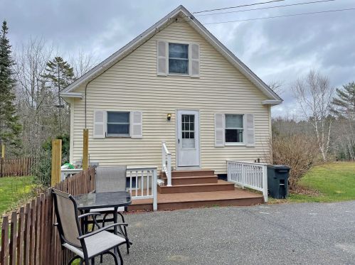 100 Altons Ave, Ellsworth, ME 04605 exterior