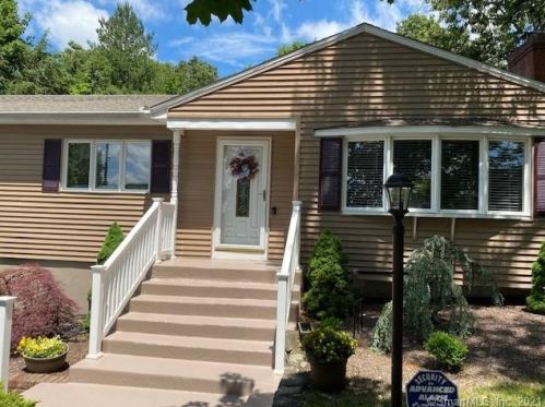 27 Bridgeview Rd, North-Haven, CT 06473 exterior