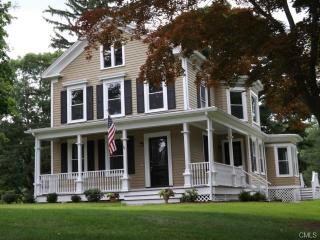 76 Daniels Farm Rd, Bridgeport, CT 06611 exterior