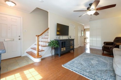 109 Jamestown Dr, Springfield, MA 01108 exterior
