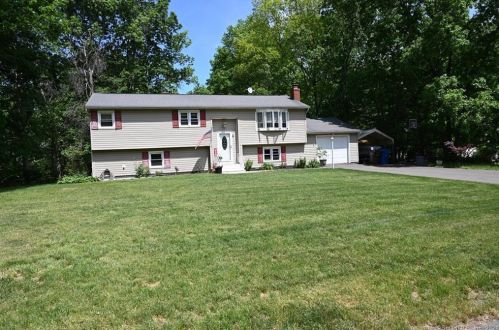 104 Summit Dr, North Branford, CT 06471 exterior