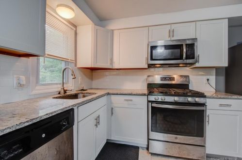76 Cobblestone Ct, Torrington, CT 06790 exterior