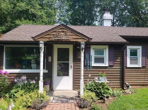 15 Blonder Park Rd, Gales-Ferry, CT 06339 exterior
