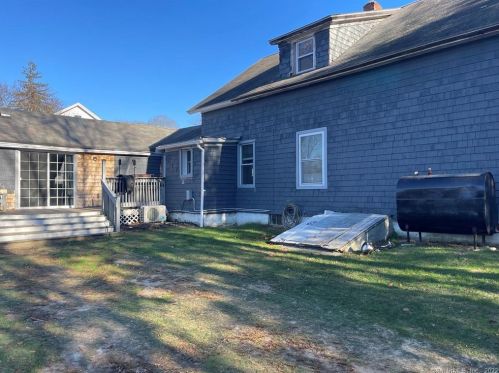 121 Main St, Moosup, CT 06354 exterior
