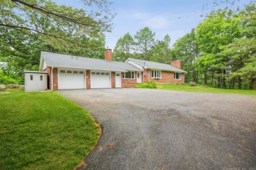 22 Richards Rd, Brookfield Center, CT 06804 exterior