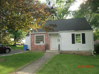 17 Green Acre Dr, Waterbury, CT 06705 exterior