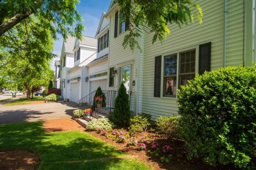 370 Hunnewell St, Needham, MA 02494 exterior