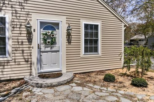 8 Cadet Ln, Yarmouth, MA 02673 exterior