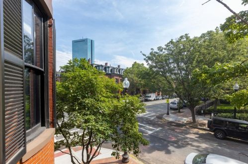 182 Canton St, Roxbury-Xing, MA 02118 exterior