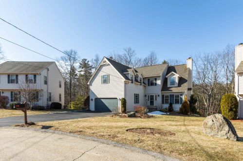 12 Pickering Way, Nashua, NH 03063 exterior