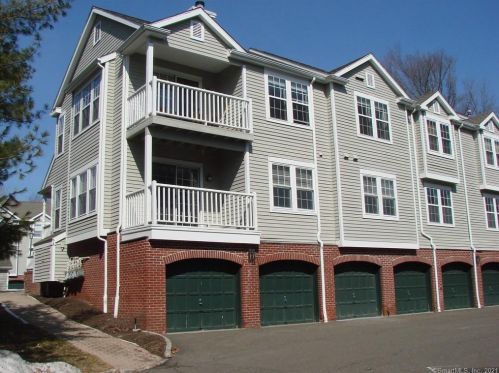 126 Mayfield Dr, Bridgeport, CT 06611 exterior